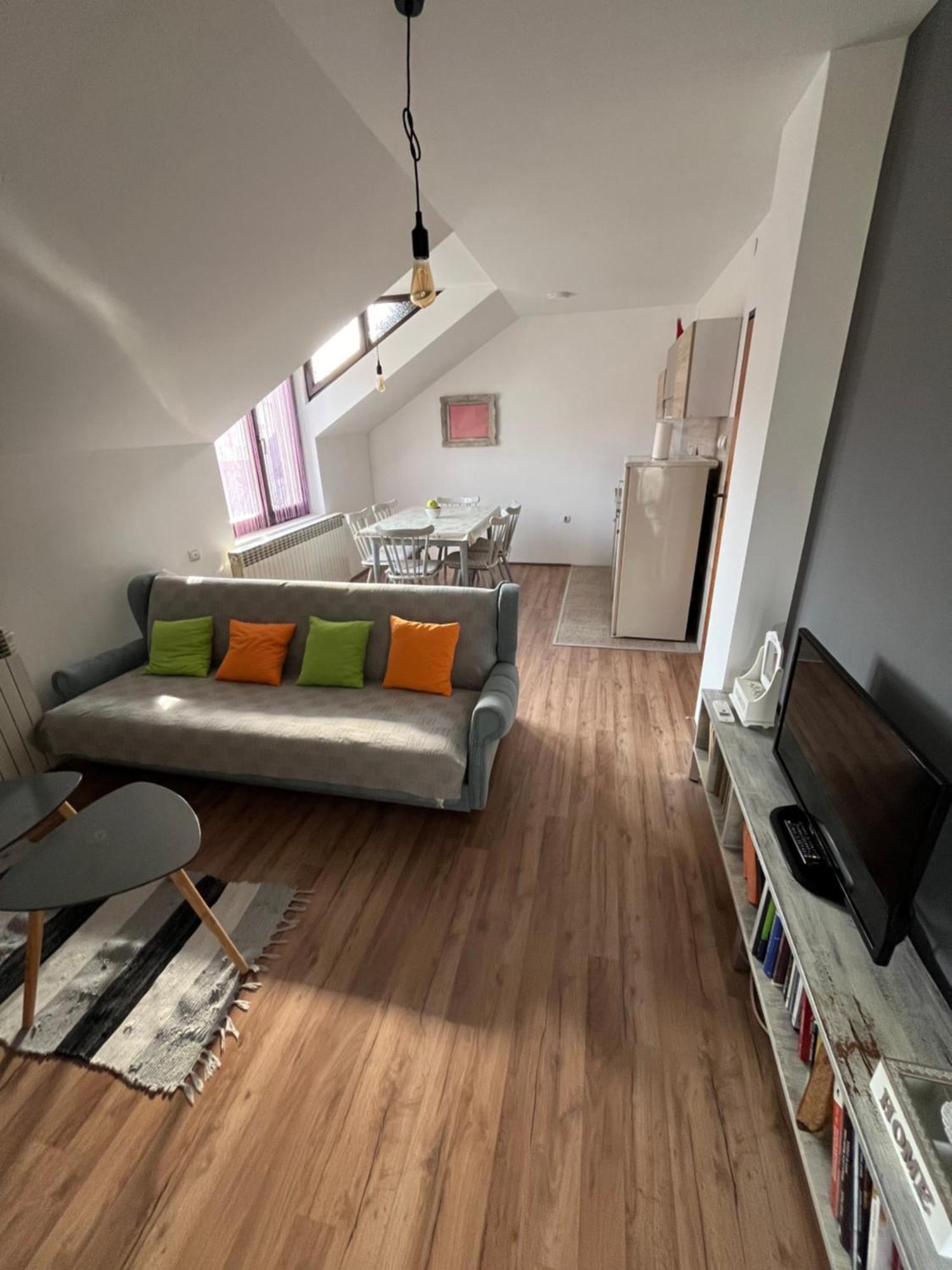 Appartamento Stan na dan Loznica Esterno foto