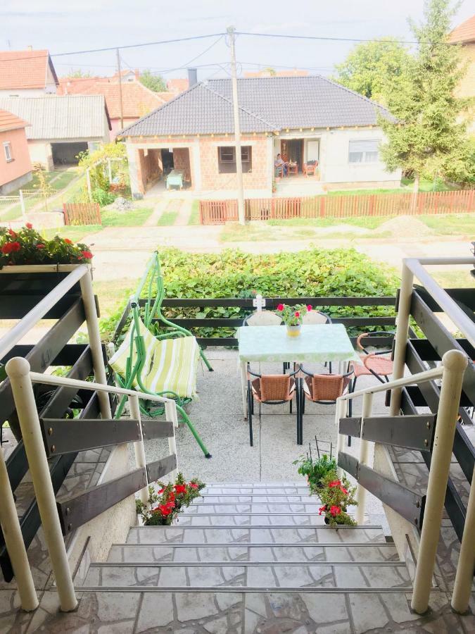 Appartamento Stan na dan Loznica Esterno foto