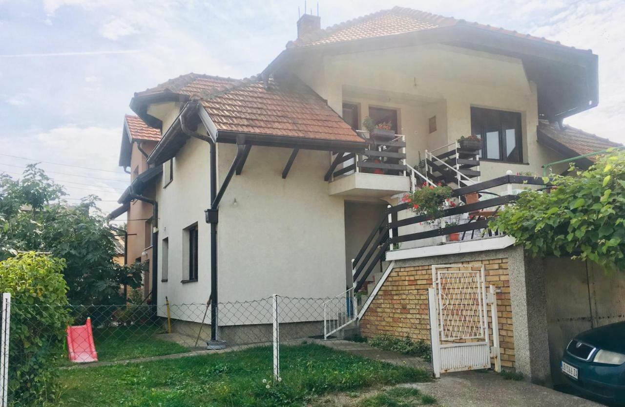 Appartamento Stan na dan Loznica Esterno foto