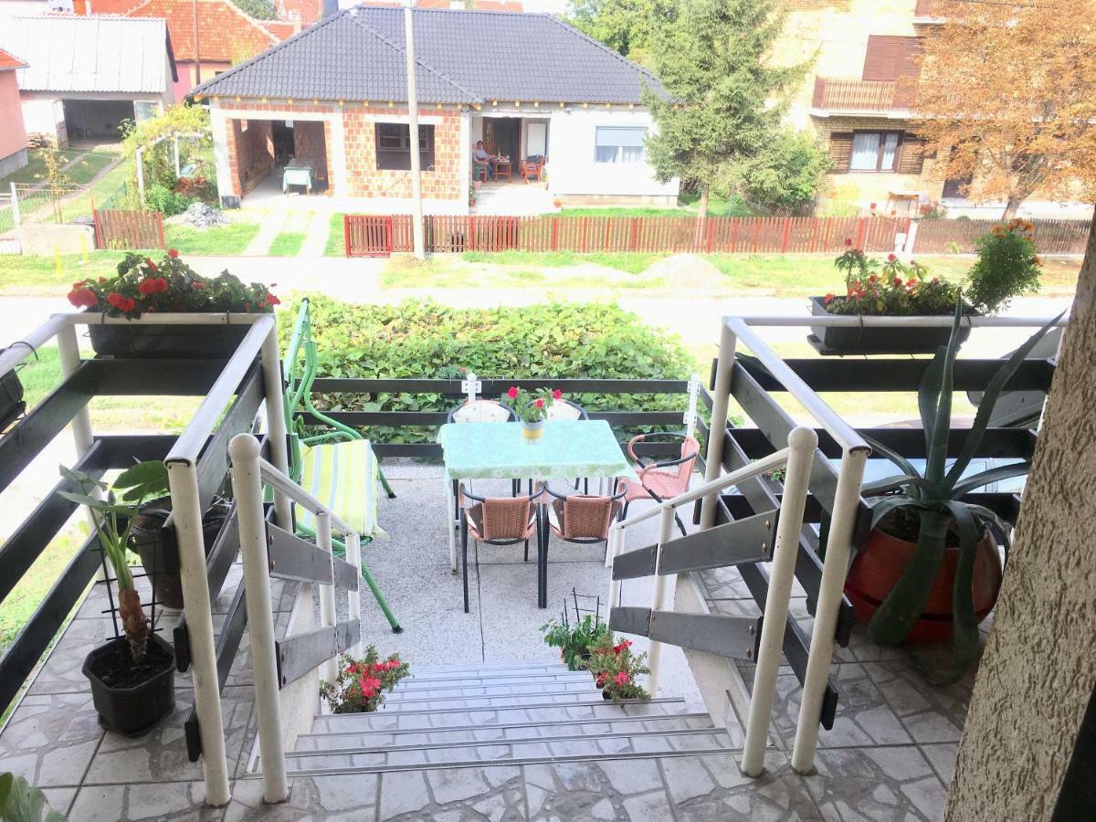 Appartamento Stan na dan Loznica Esterno foto