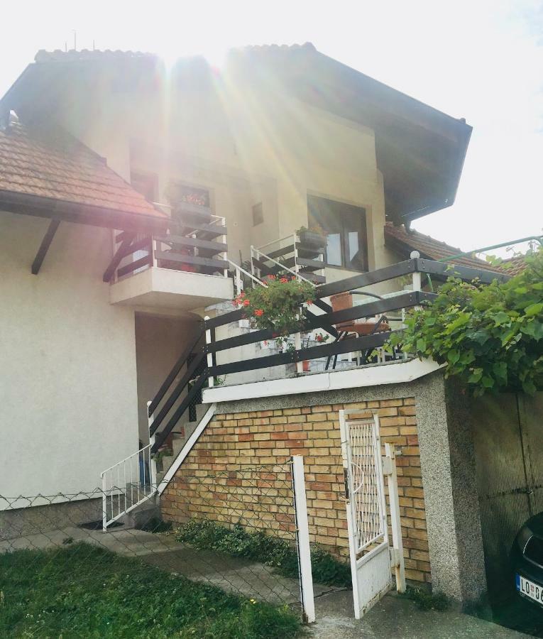 Appartamento Stan na dan Loznica Esterno foto